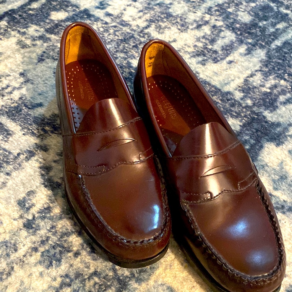 Barely worn Weejuns Bass penny loafers